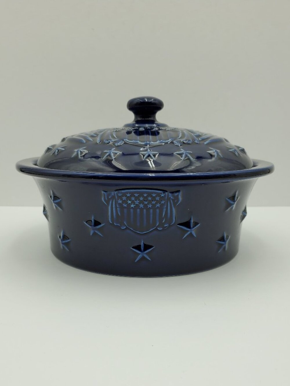 Longaberger American Eagle 1.5 Quart Covered Casserole Baking Dish